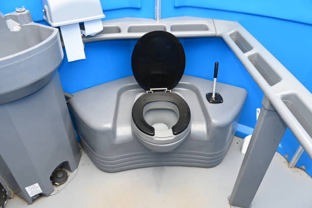 Porta potty delivery and setup in Bell Gardens, CA